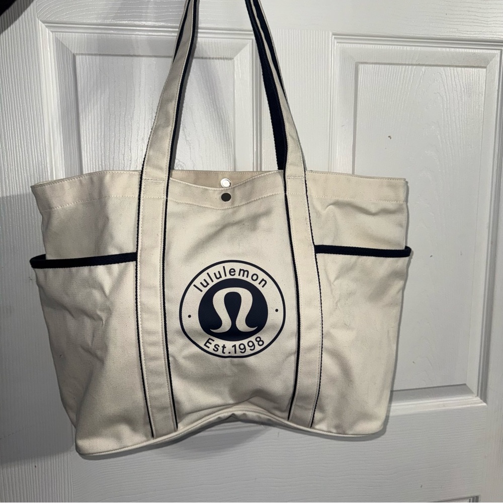 Lululemon Daily Multi-Pocket Canvas Tote Bag - 20L Cream & Navy Tote Bag